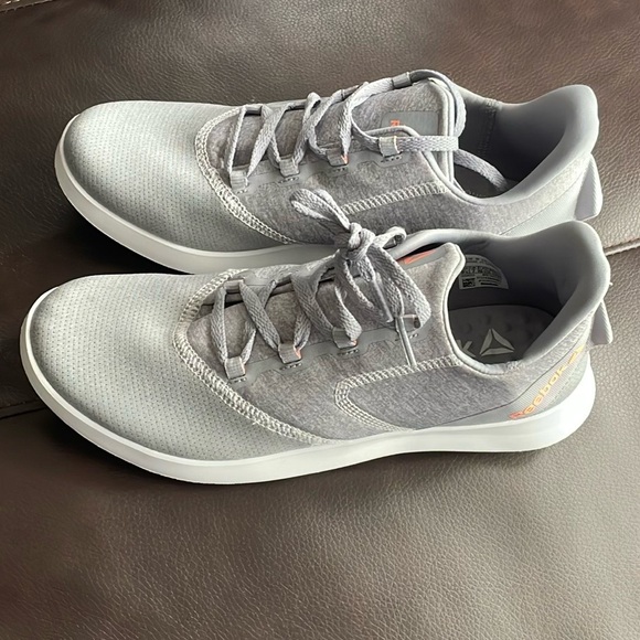 Women’s Walking Shoes - Picture 3 of 6